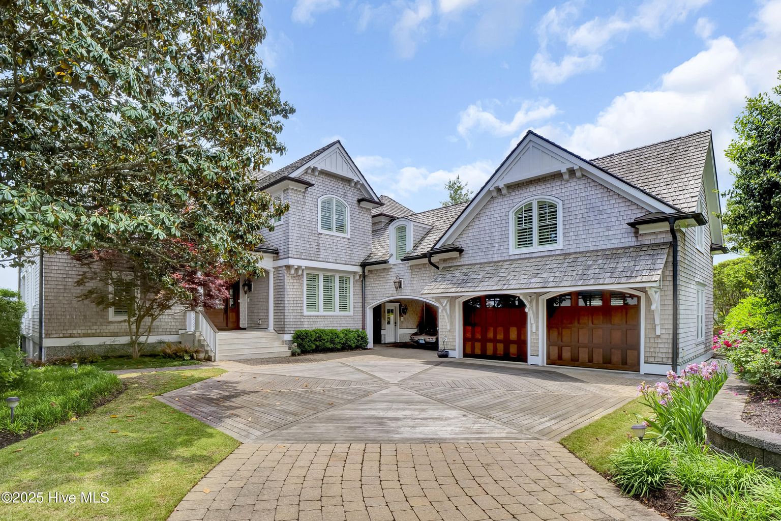 FEATURED LUXURY OASIS: 109 Live Oak Lane * Wilmington